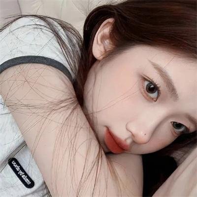 拿针的女孩